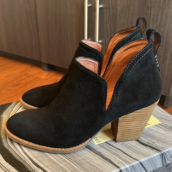 Jeffrey Campbell Rosalee-Black Oiled Suede Booties - Picture 4 of 10